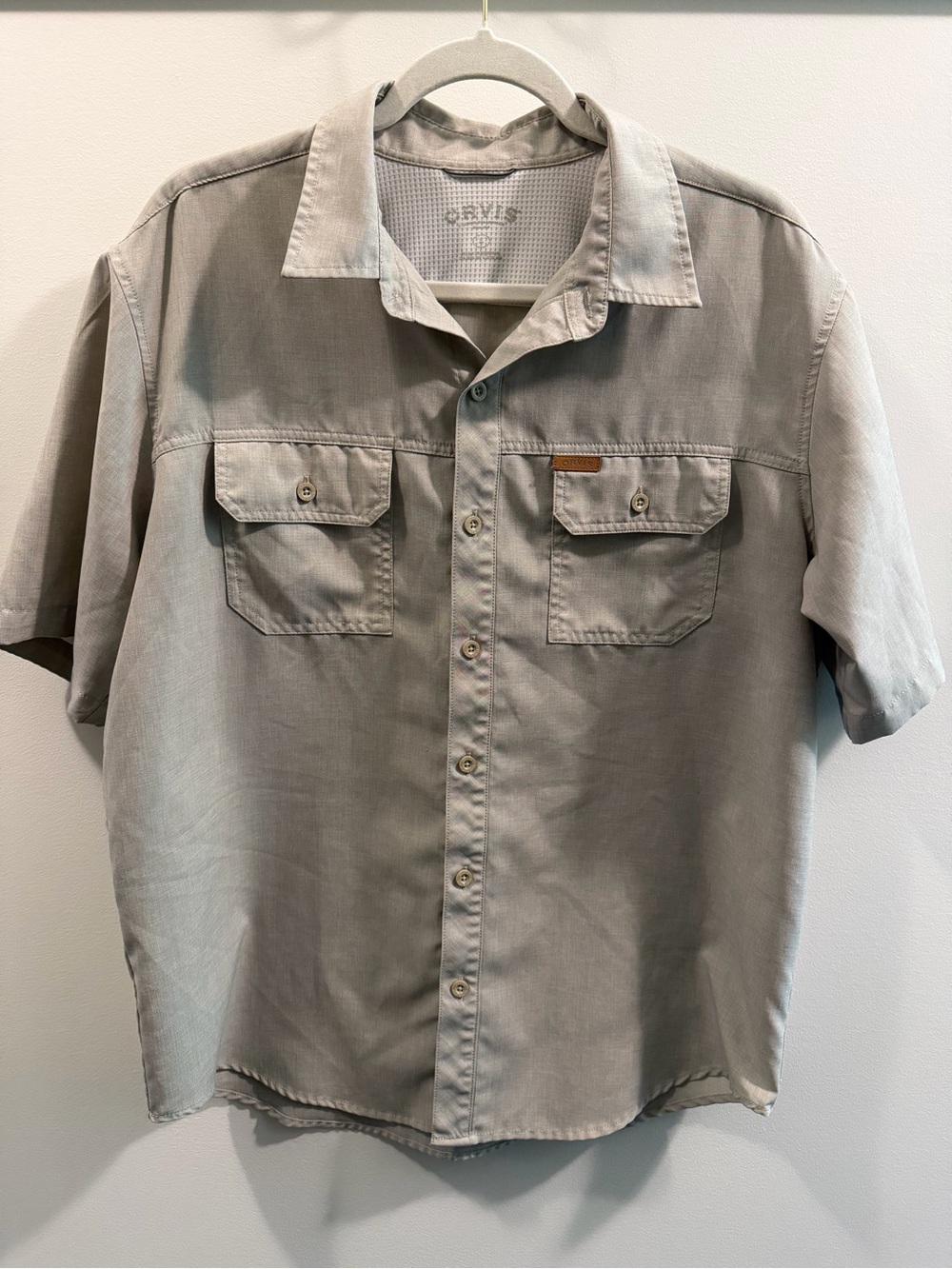 Orvis Tech Short-Sleeve Button-Up Shirt in Light Gray